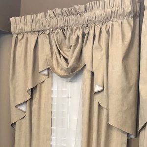 5 pc curtain set